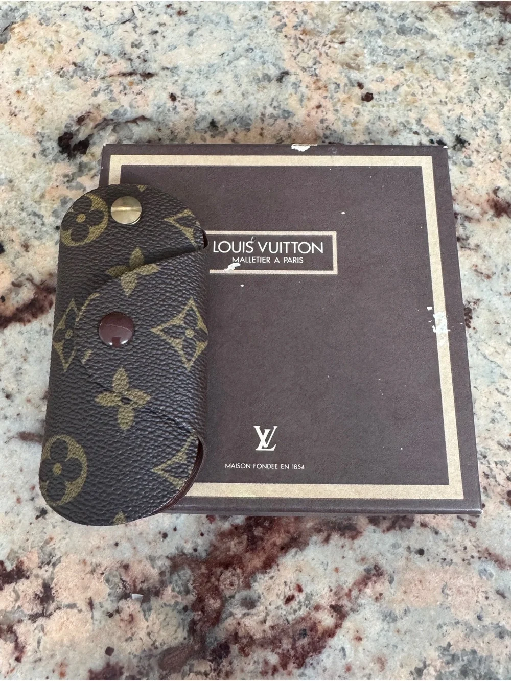 Louis Vuitton Monogram Round Key Holder new in original box